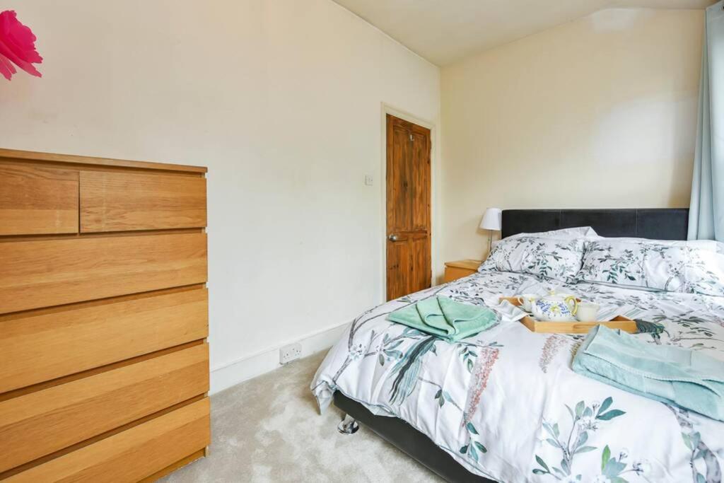 Groves 4 Bedroom, Shepherds Bush Londra Dış mekan fotoğraf